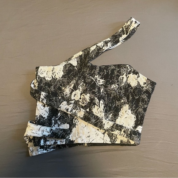 Top - Picture 2 of 2